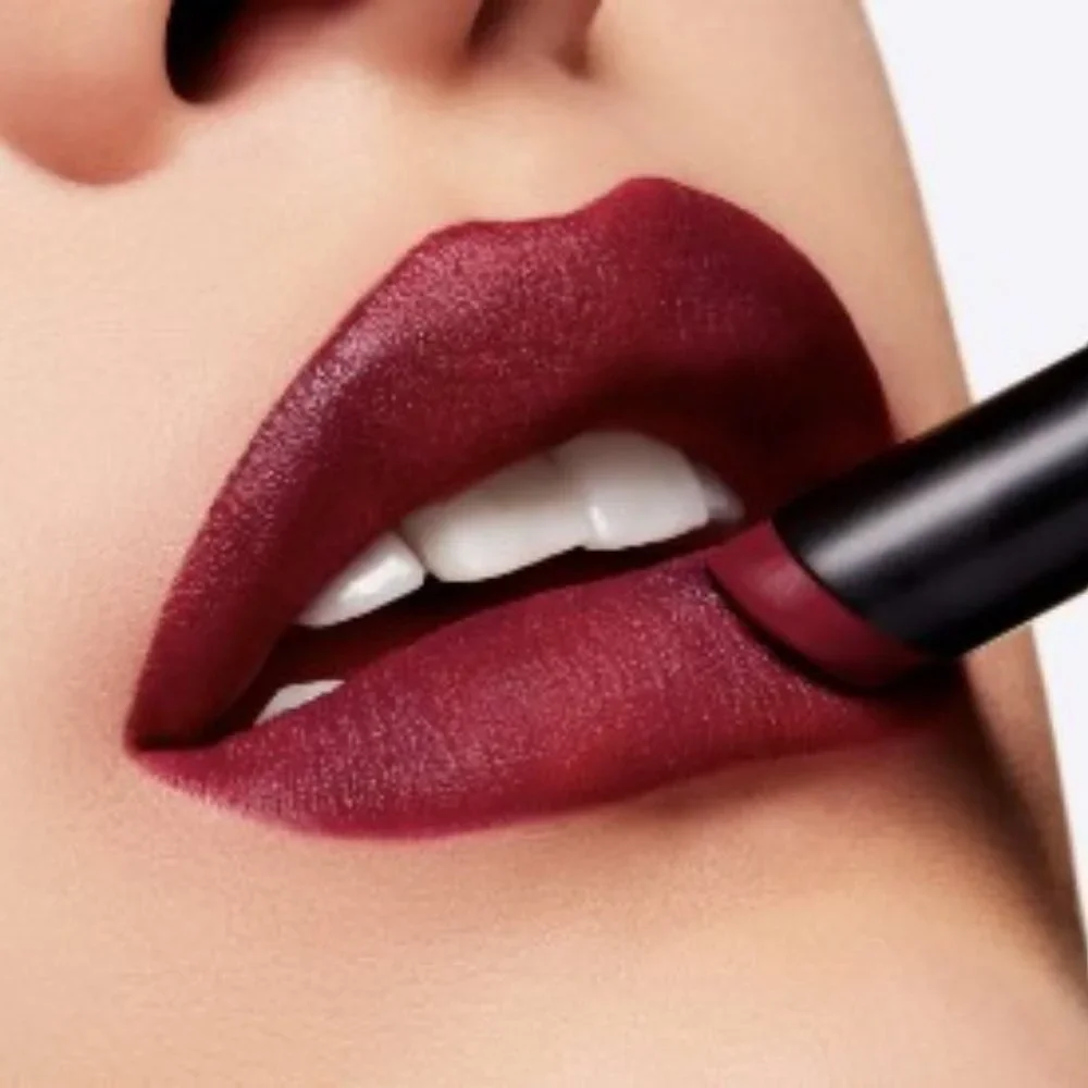 MAC Powder Kiss in Shade 